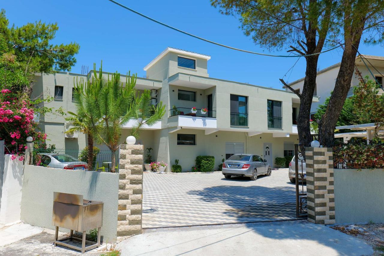 Vila Celaj Hotel Vlore Bagian luar foto
