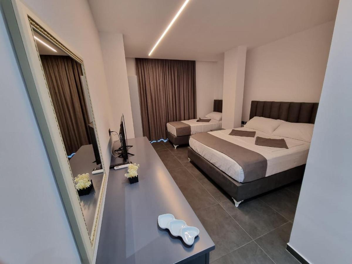 Vila Celaj Hotel Vlore Bagian luar foto