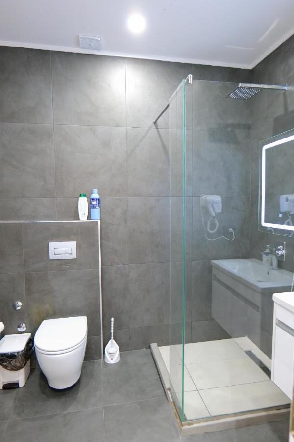 Vila Celaj Hotel Vlore Bagian luar foto