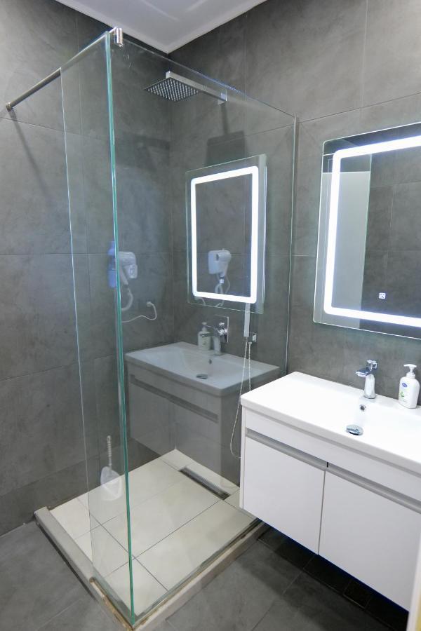 Vila Celaj Hotel Vlore Bagian luar foto